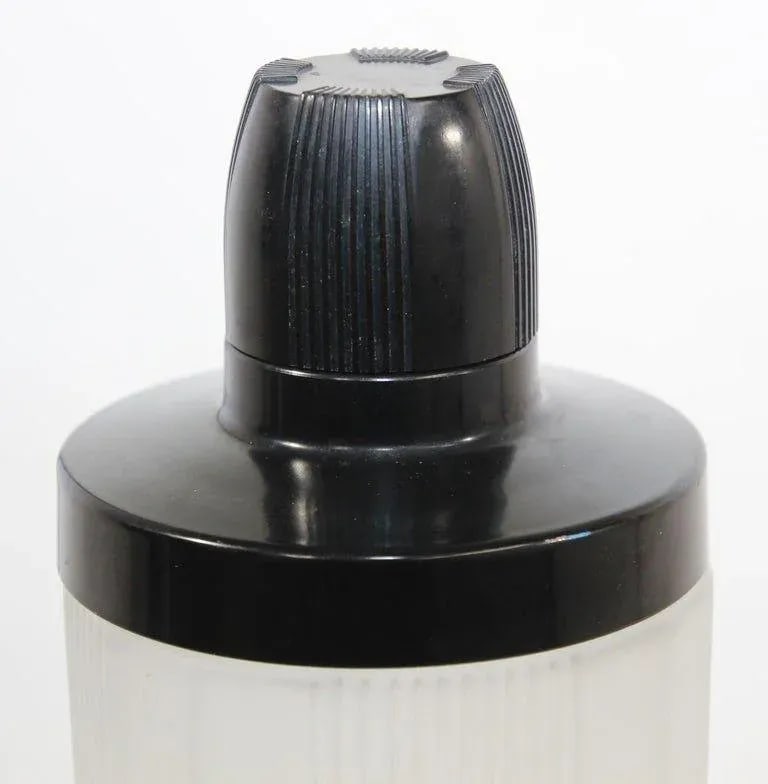 Circa 1930 Art Deco Frosted Glass and Bakelite Empire Cocktail Shaker - 9