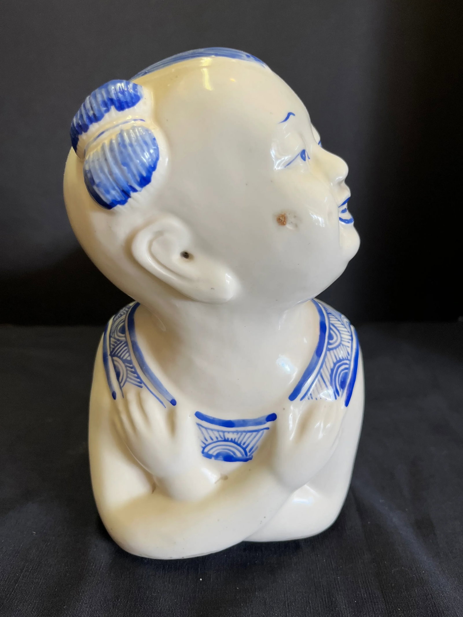 Asian Blue and White Pillow Rest - 3