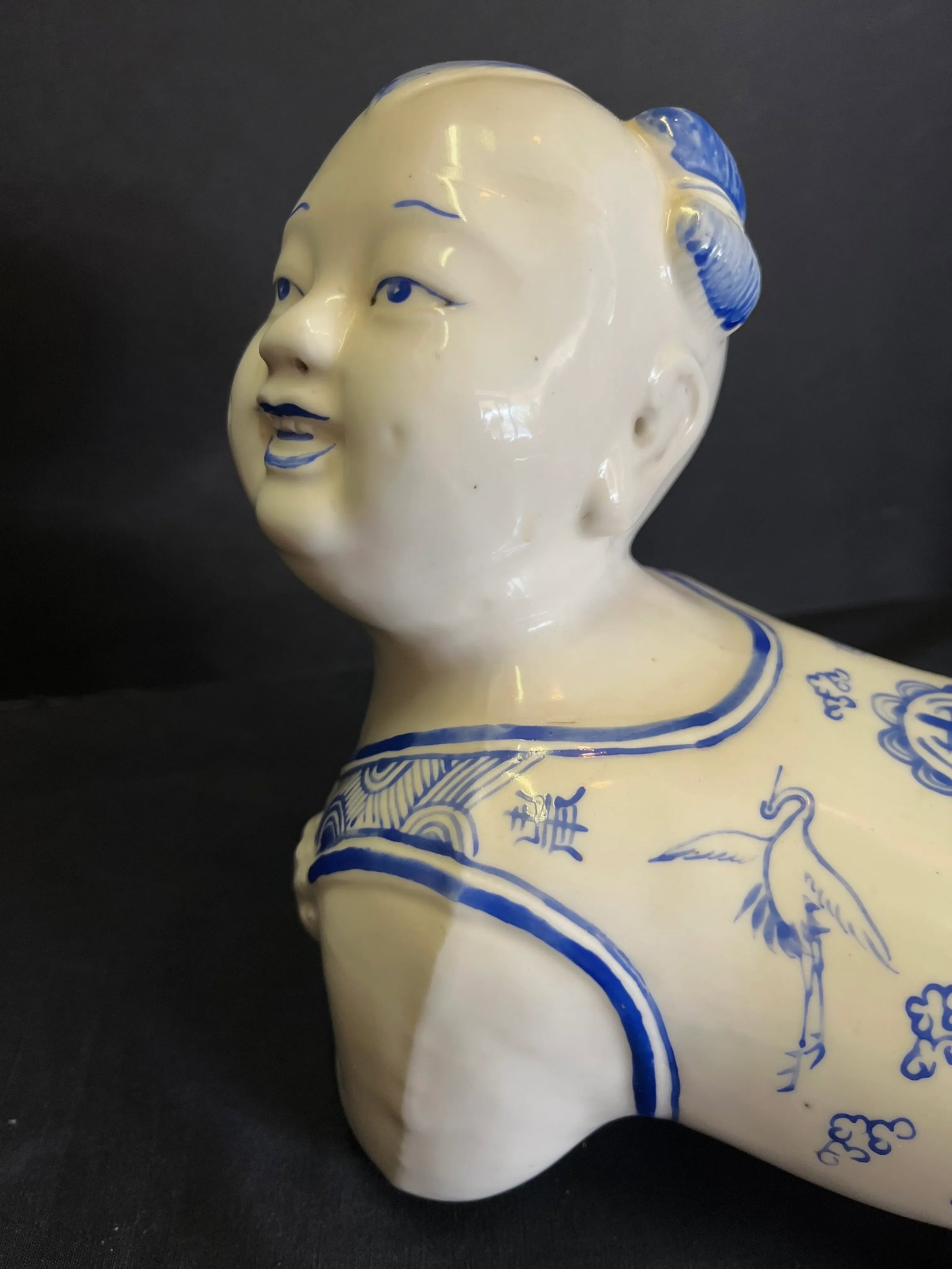 Asian Blue and White Pillow Rest - 5