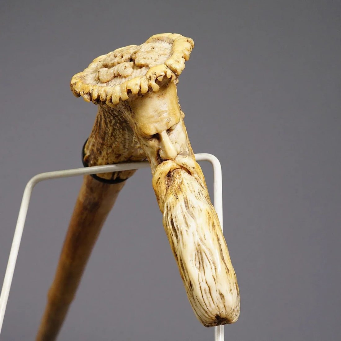 An Antique Walking Stick With Carved Deer Horn Handle - 4