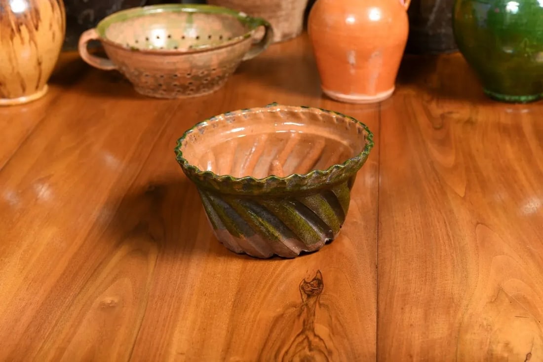French 19th Century Green and Brown Glazed Pottery Cake Mold with Grooves - 2