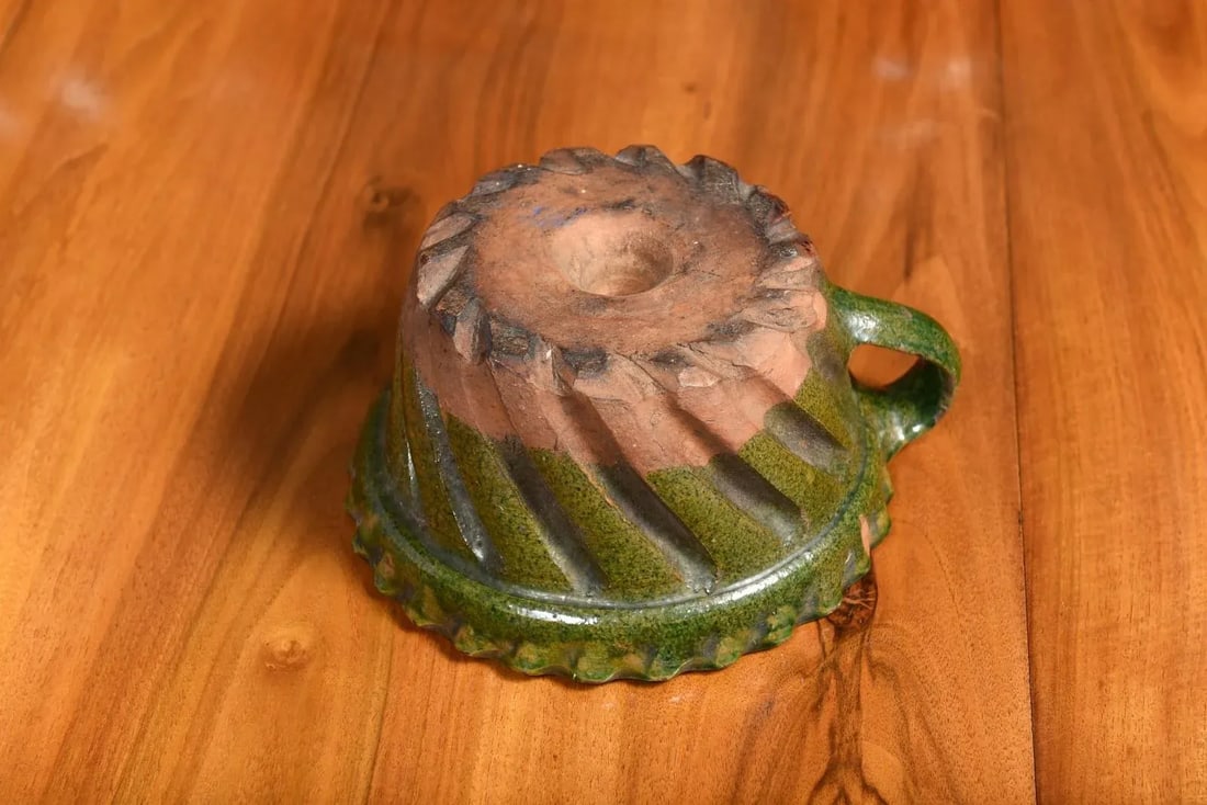 French 19th Century Green and Brown Glazed Pottery Cake Mold with Grooves - 3