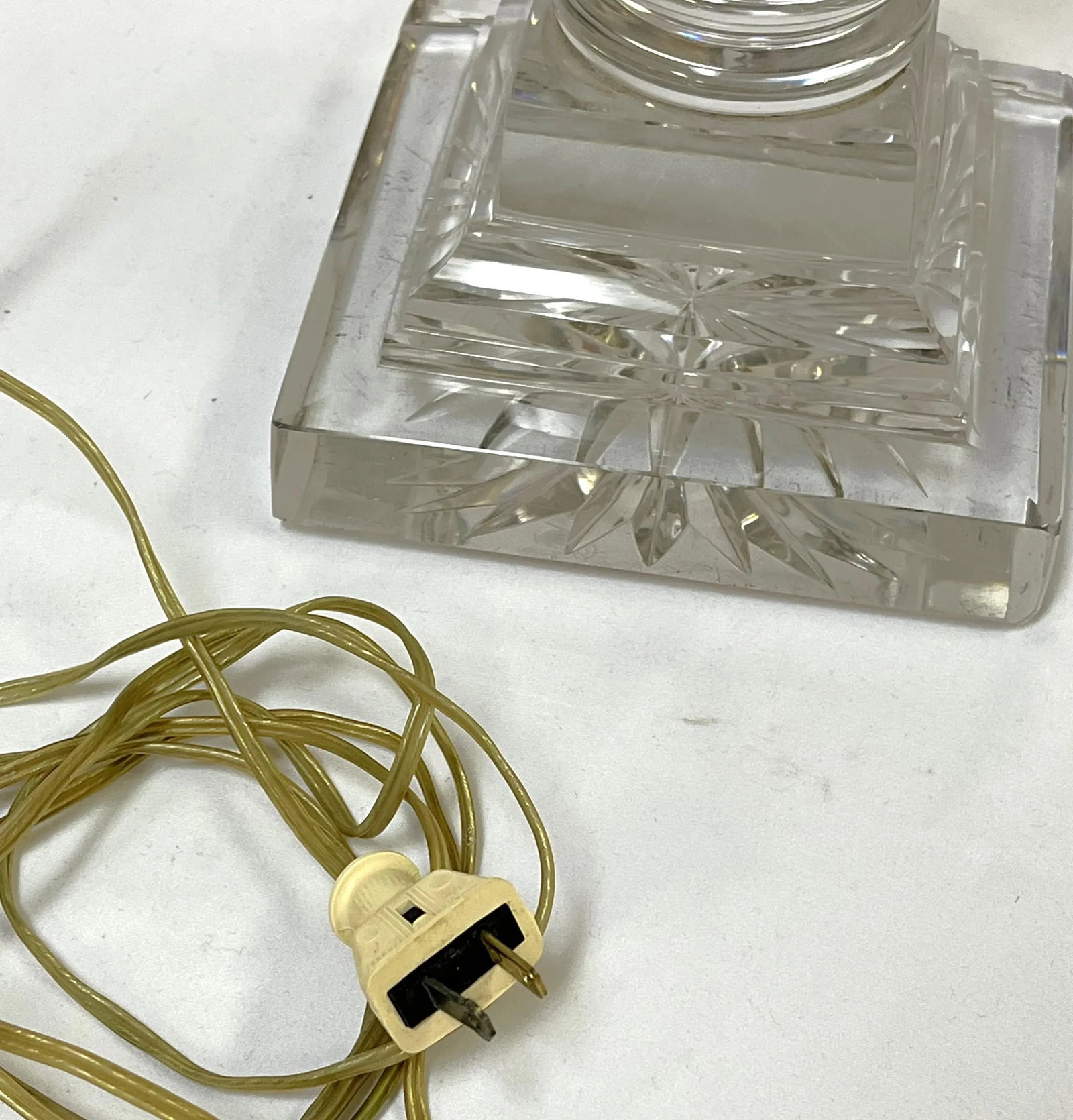 Antique Hollywood Regency Lead Crystal, Brass and Milk Glass Converted Gas Lamp - 10
