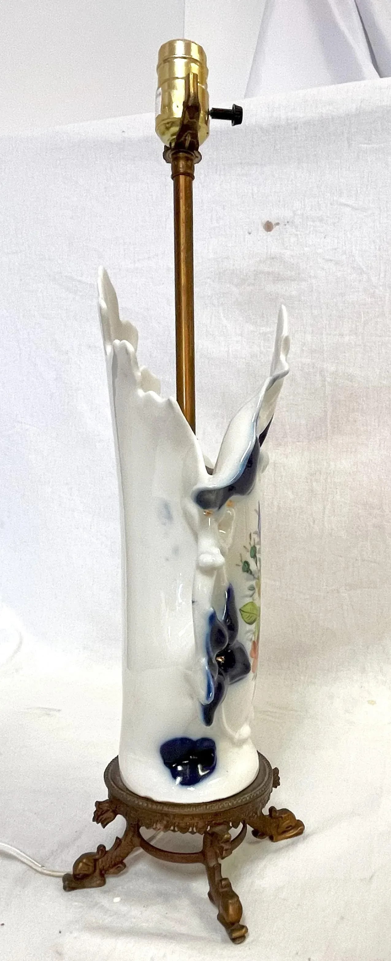 Late 19th Century Old Paris Hand Painted Porcelain Vase Converted to Lamp With Brass Fittings - 7