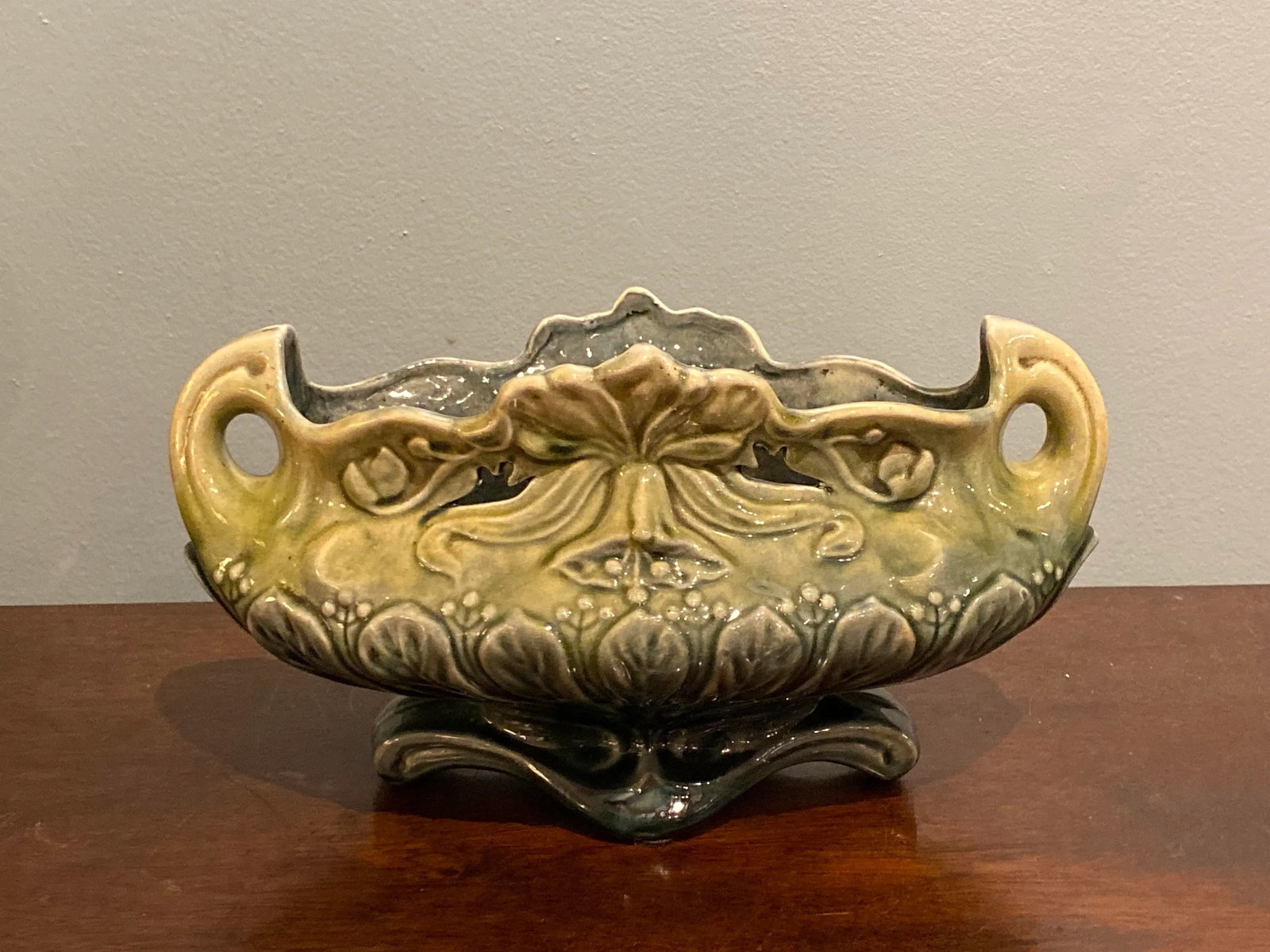 Majolica Planter Vases and a Cachet Pot - Set of 3 - 9