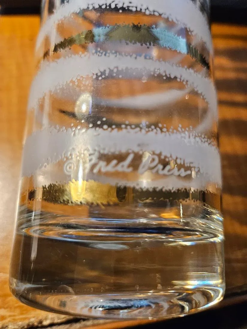 Gilded Elegance: A Set of Vintage Fred Press Highball Glasses - 6