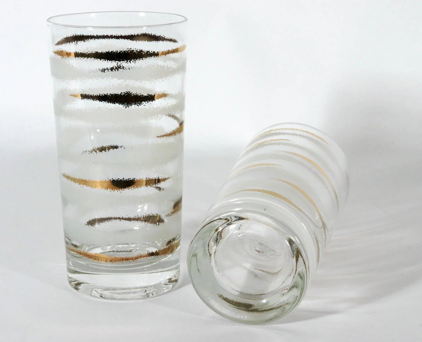 Gilded Elegance: A Set of Vintage Fred Press Highball Glasses - 8