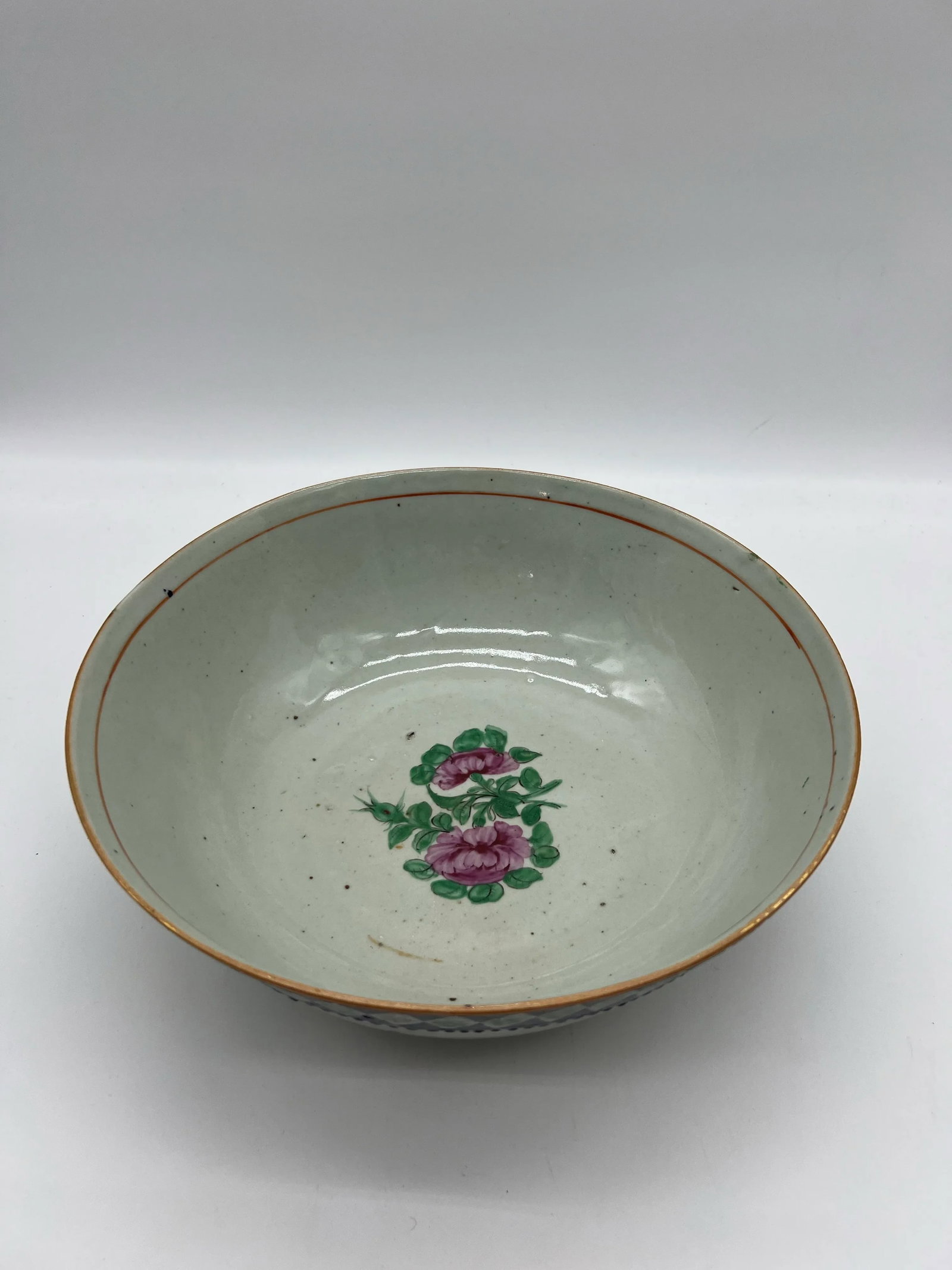 Antique Chinese Export Porcelain Serving Bowl With Floral Decorations, Circa 1800 - 2