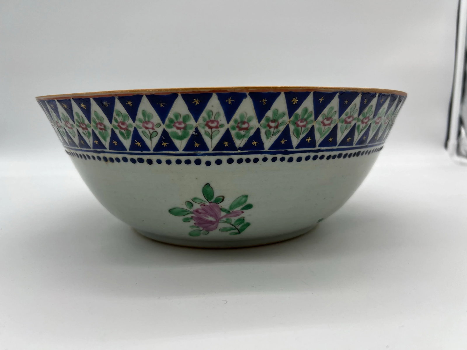 Antique Chinese Export Porcelain Serving Bowl With Floral Decorations, Circa 1800 - 4
