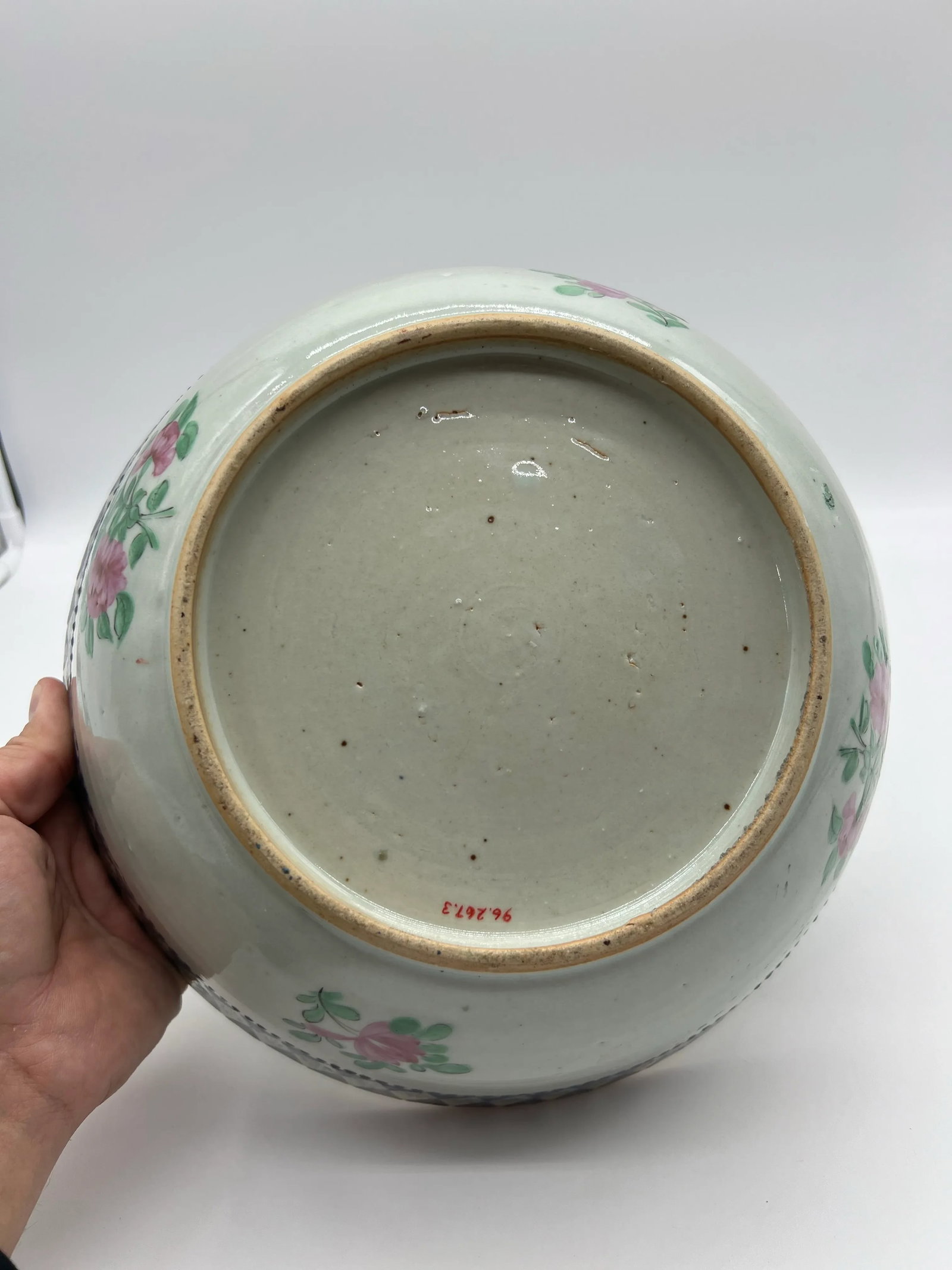 Antique Chinese Export Porcelain Serving Bowl With Floral Decorations, Circa 1800 - 9
