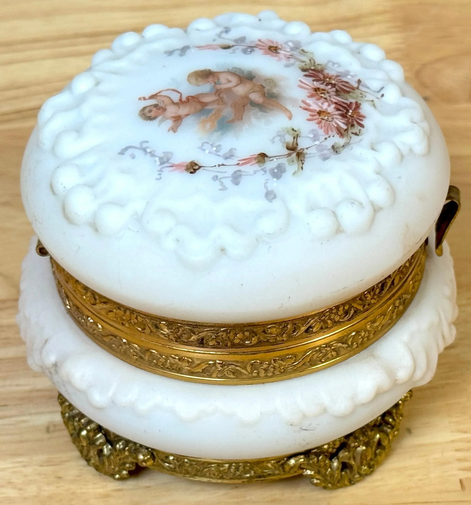 19th Century Signed Wavecrest Opal Glass Putti Motif Table Box - 2