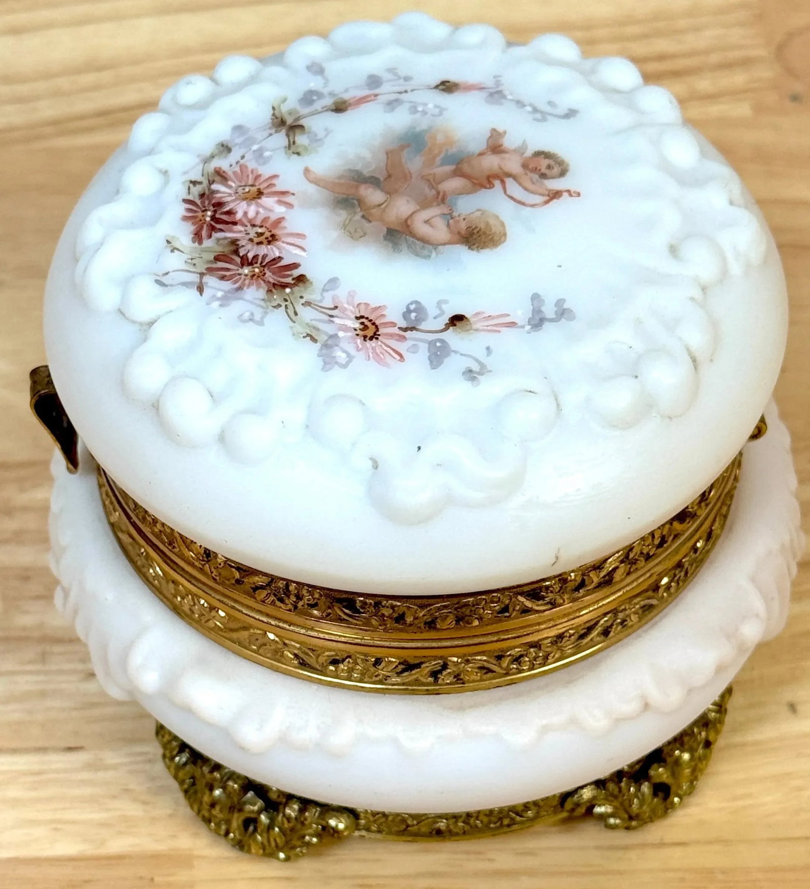 19th Century Signed Wavecrest Opal Glass Putti Motif Table Box - 4