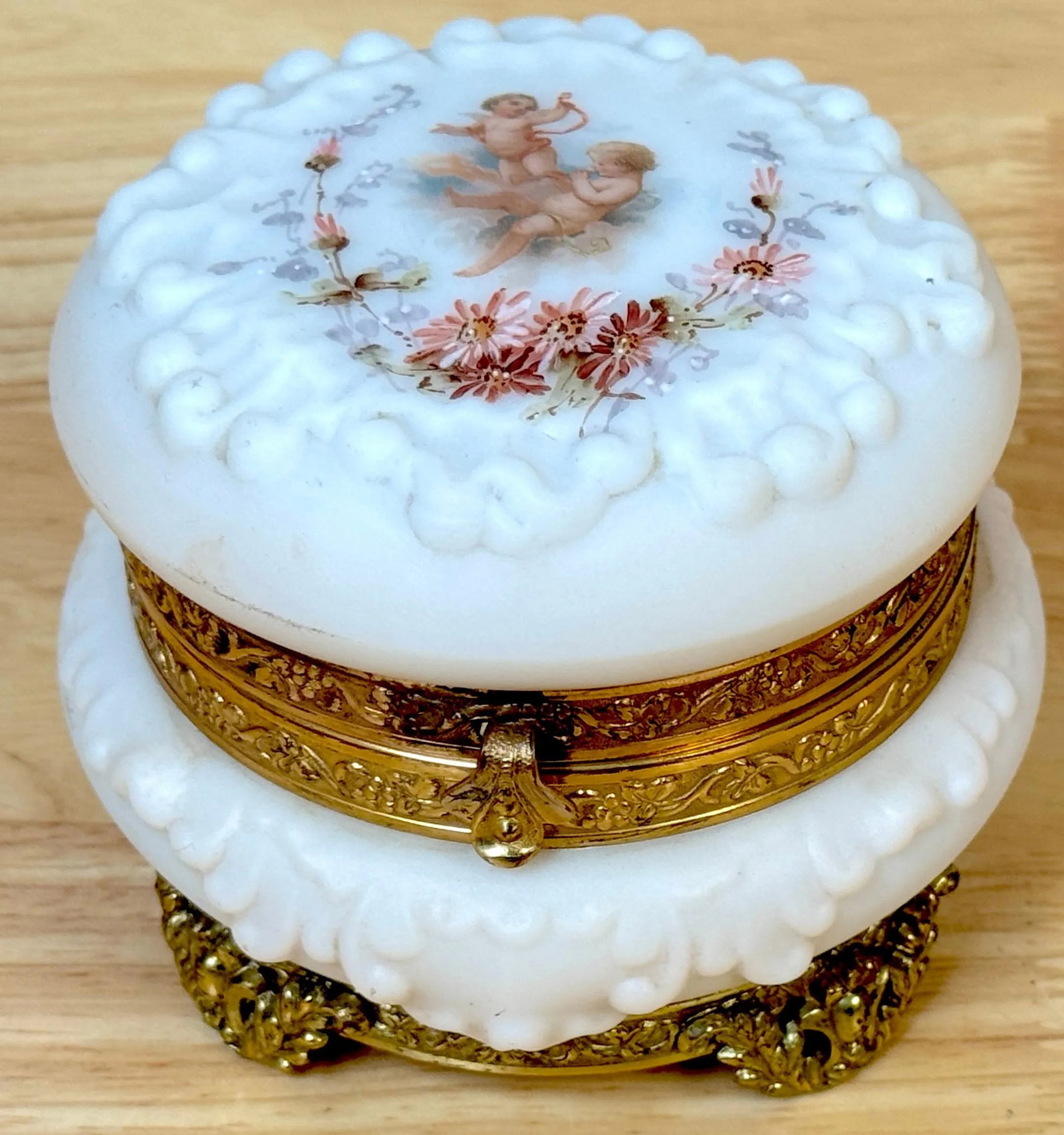 19th Century Signed Wavecrest Opal Glass Putti Motif Table Box - 5