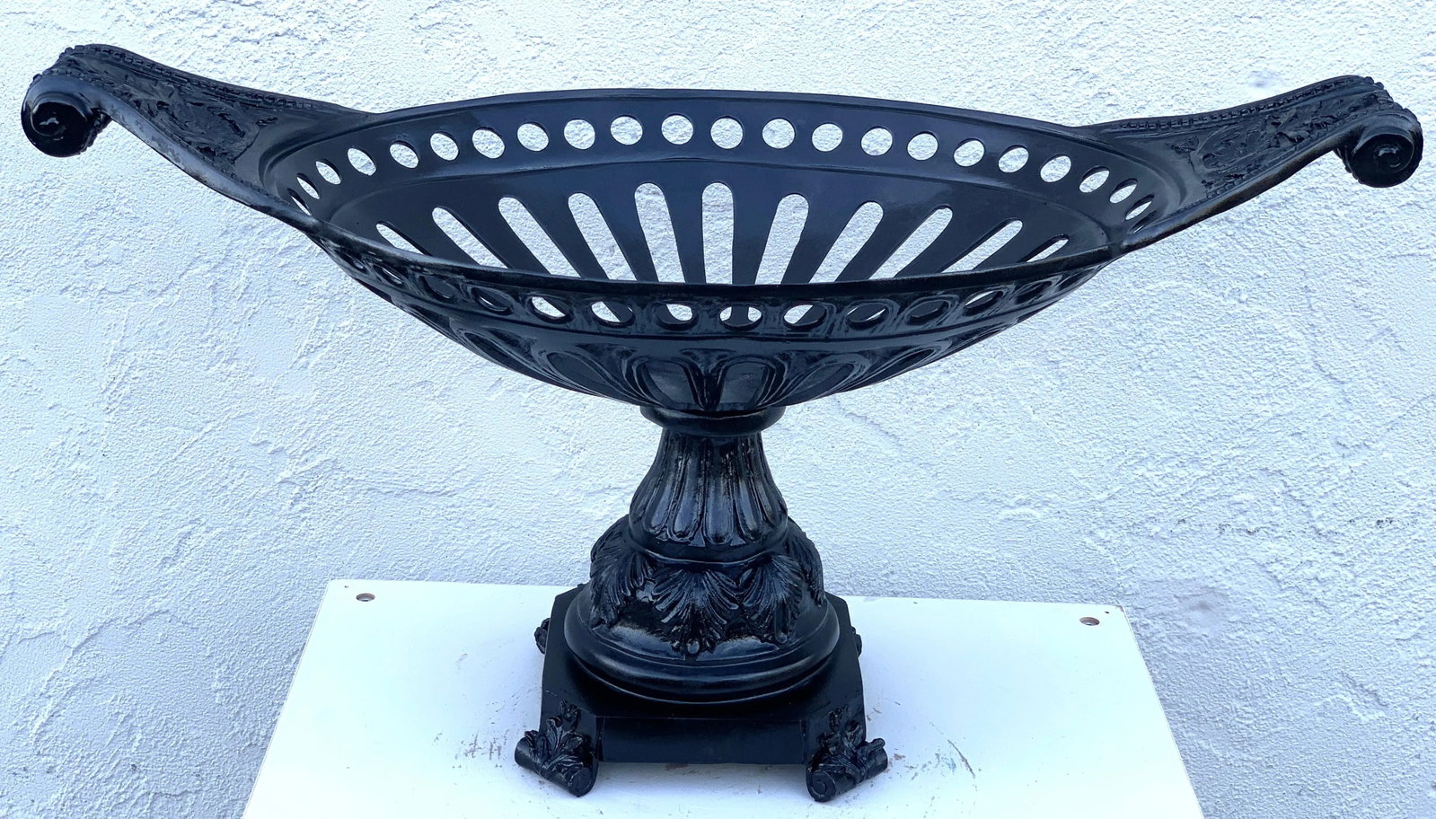 Maitland-Smith Neoclassic Garden Centrepiece, Provenance Celine Dion - 2