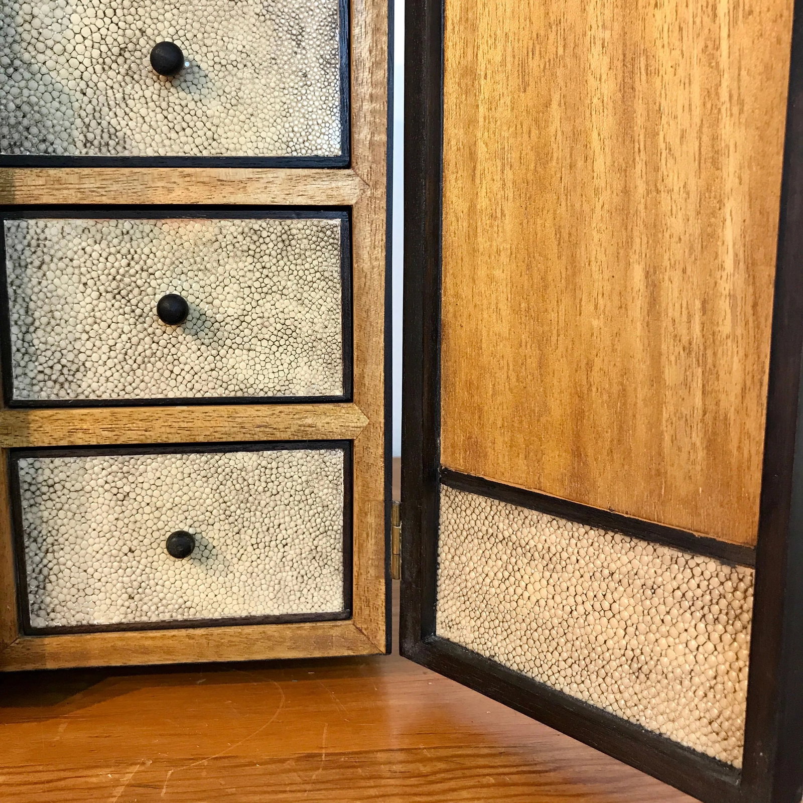 R&Y Augousti, Paris Shagreen and Lacquered Jewelry Box - 12