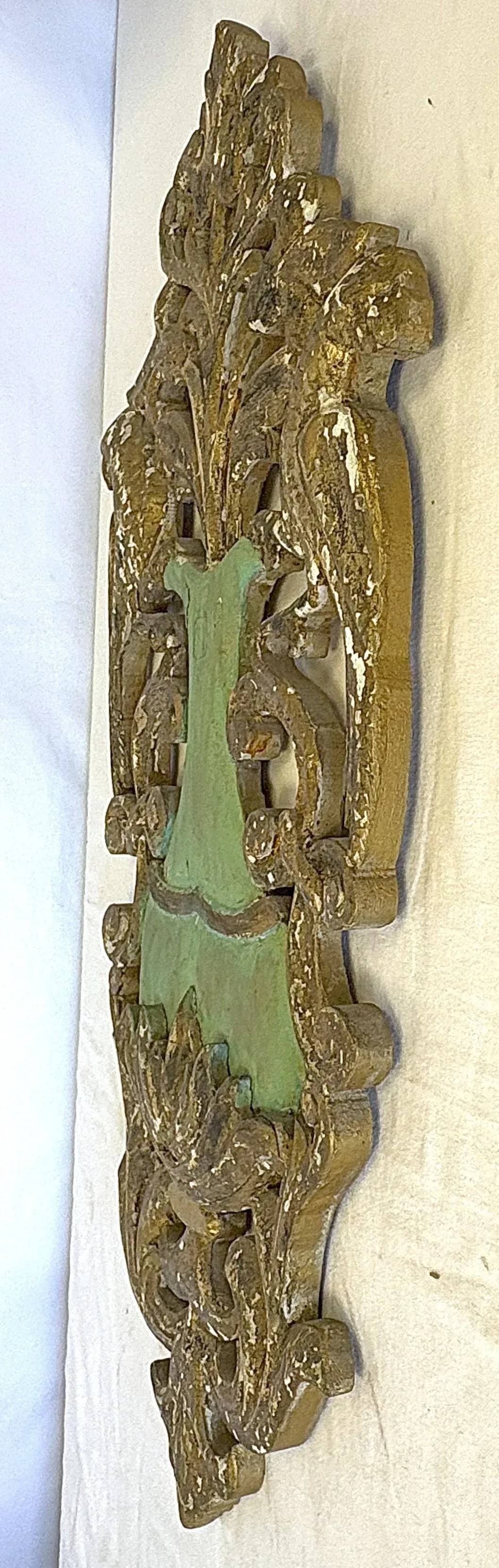 Vintage Distressed Wood Wall Decor 'Overflowing Vase With Birds' - 2
