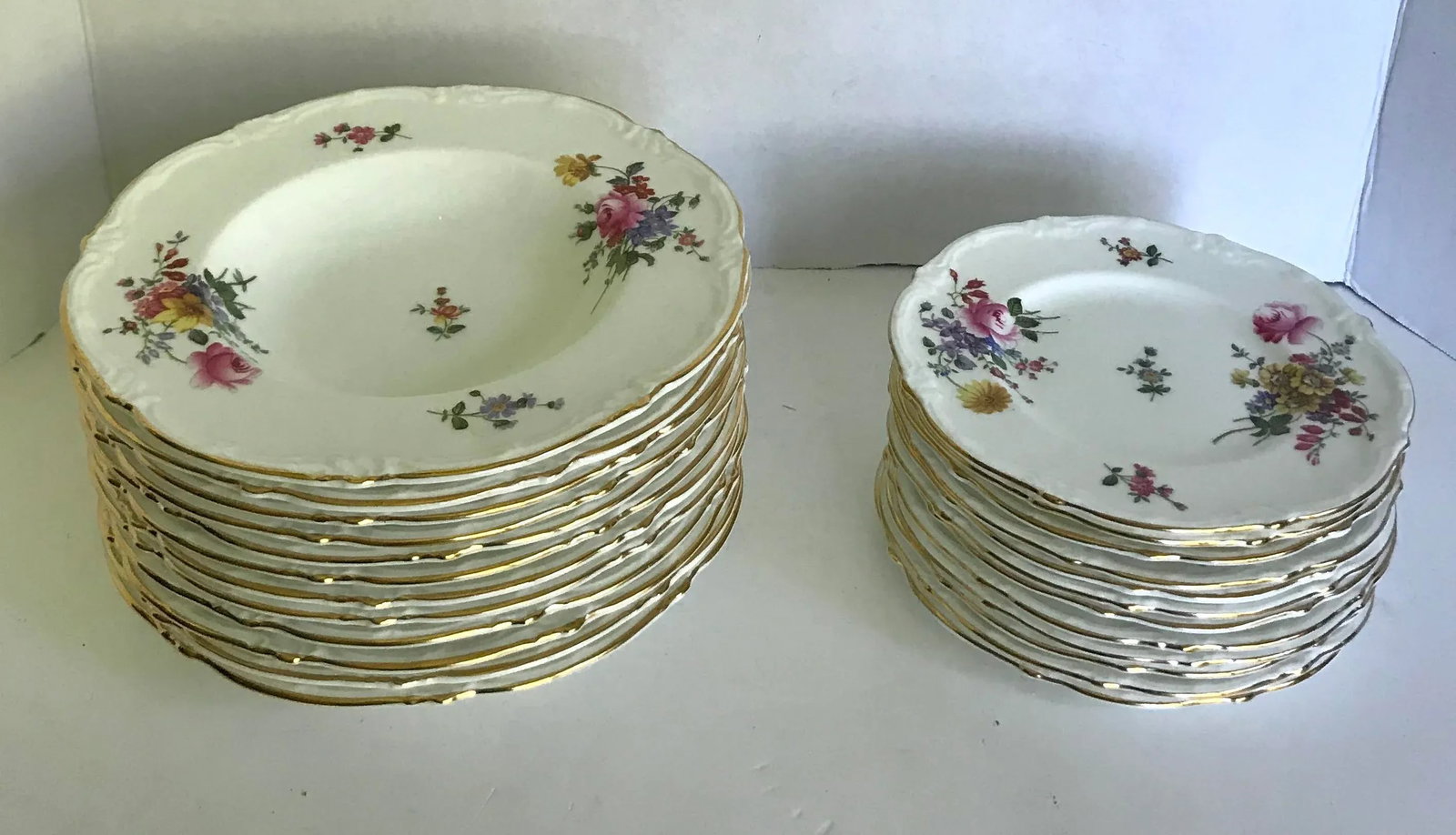 1940s English Royal Cauldon China Set of 70 Pieces - 7