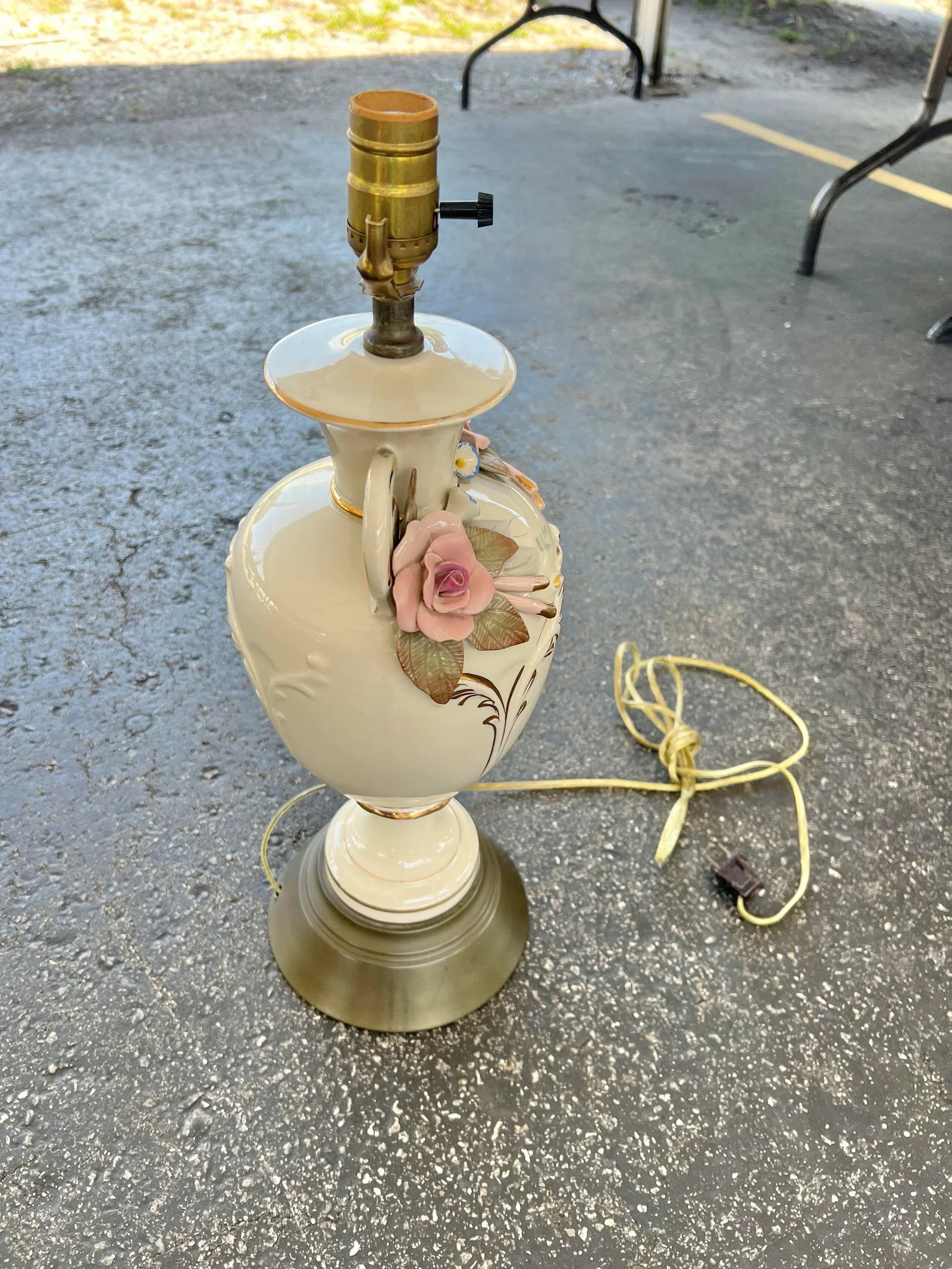 Vintage Mid Century Capodimonte Style Floral Lamp - 6
