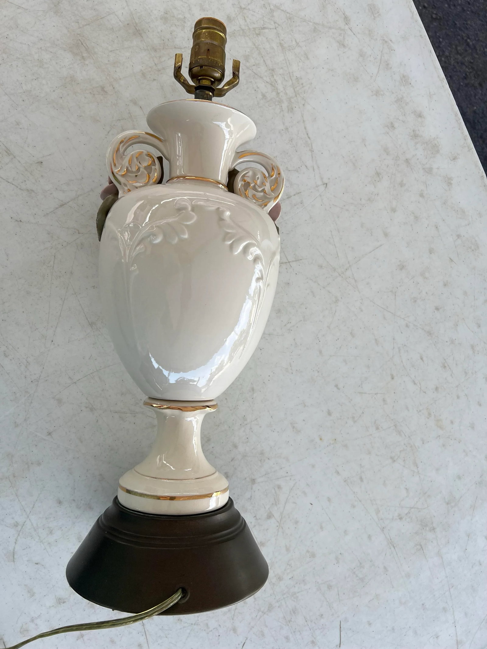 Vintage Mid Century Capodimonte Style Floral Lamp - 7