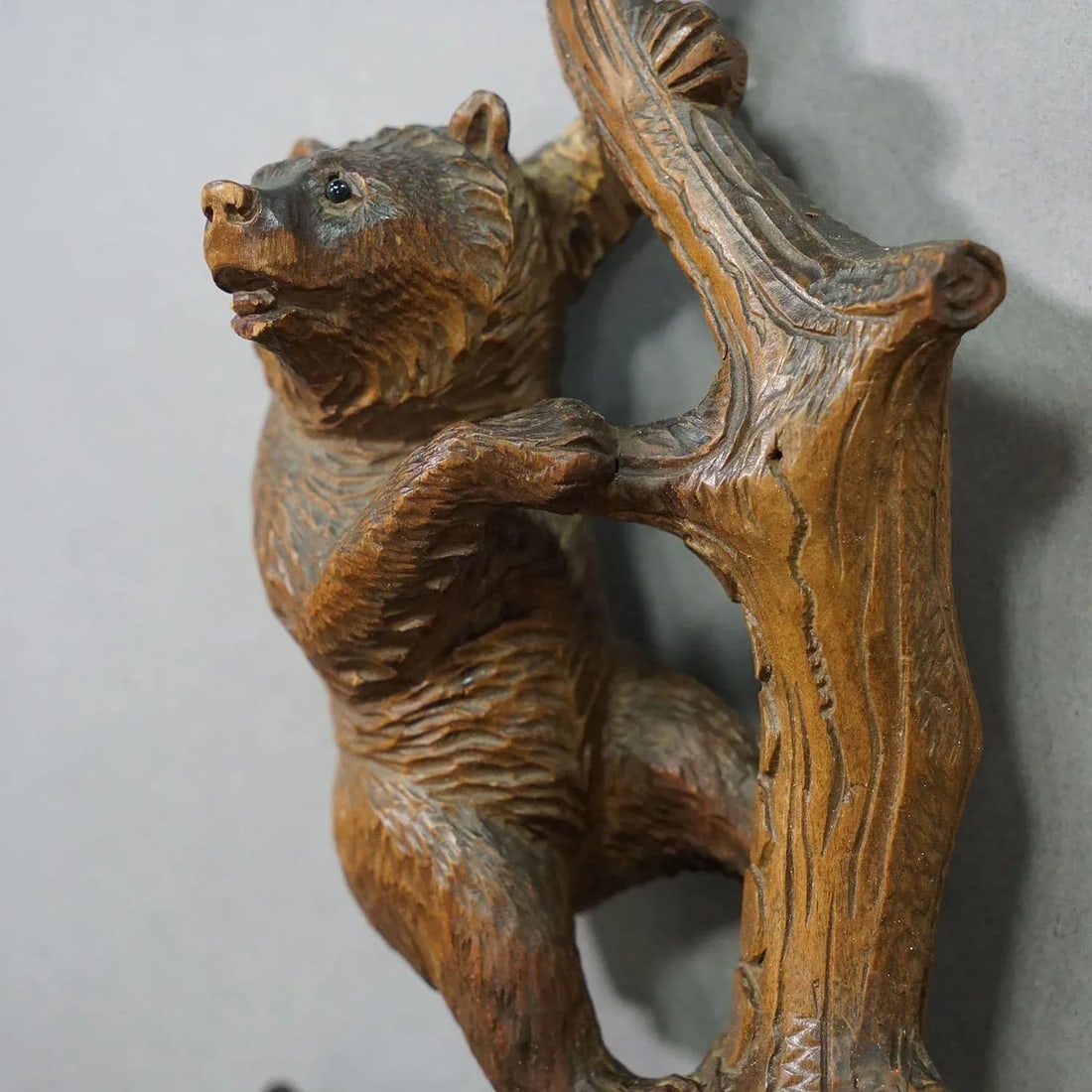 Lovely Black Forest Carved Whip Holder With Bear Ca. 1900s - 5