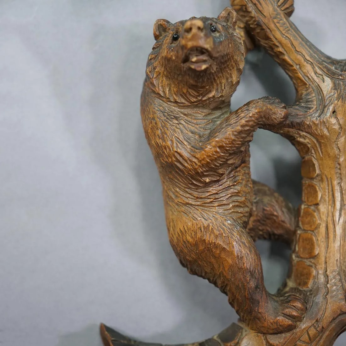 Lovely Black Forest Carved Whip Holder With Bear Ca. 1900s - 6