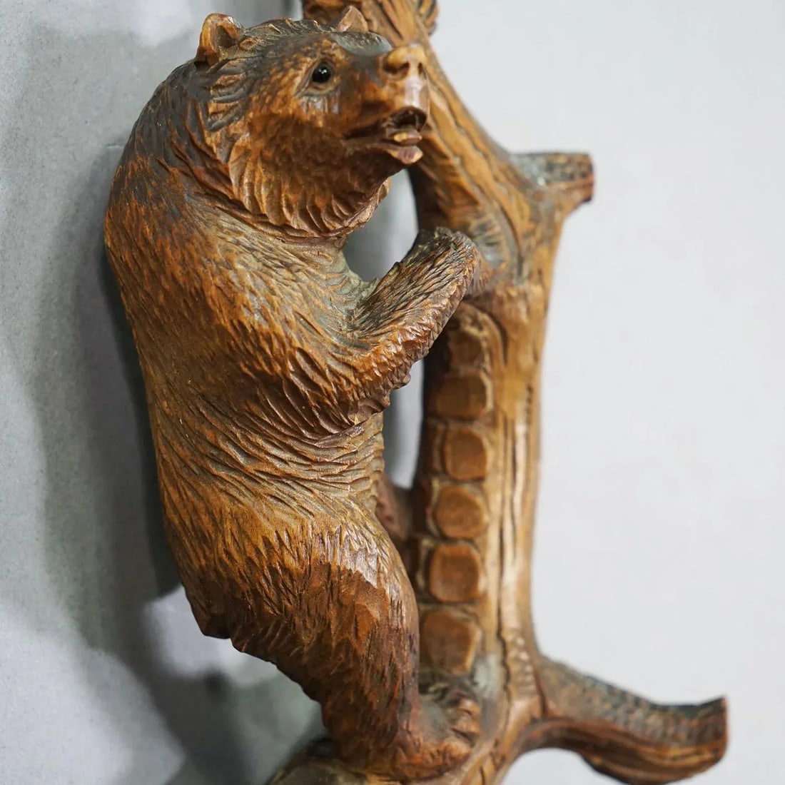 Lovely Black Forest Carved Whip Holder With Bear Ca. 1900s - 7