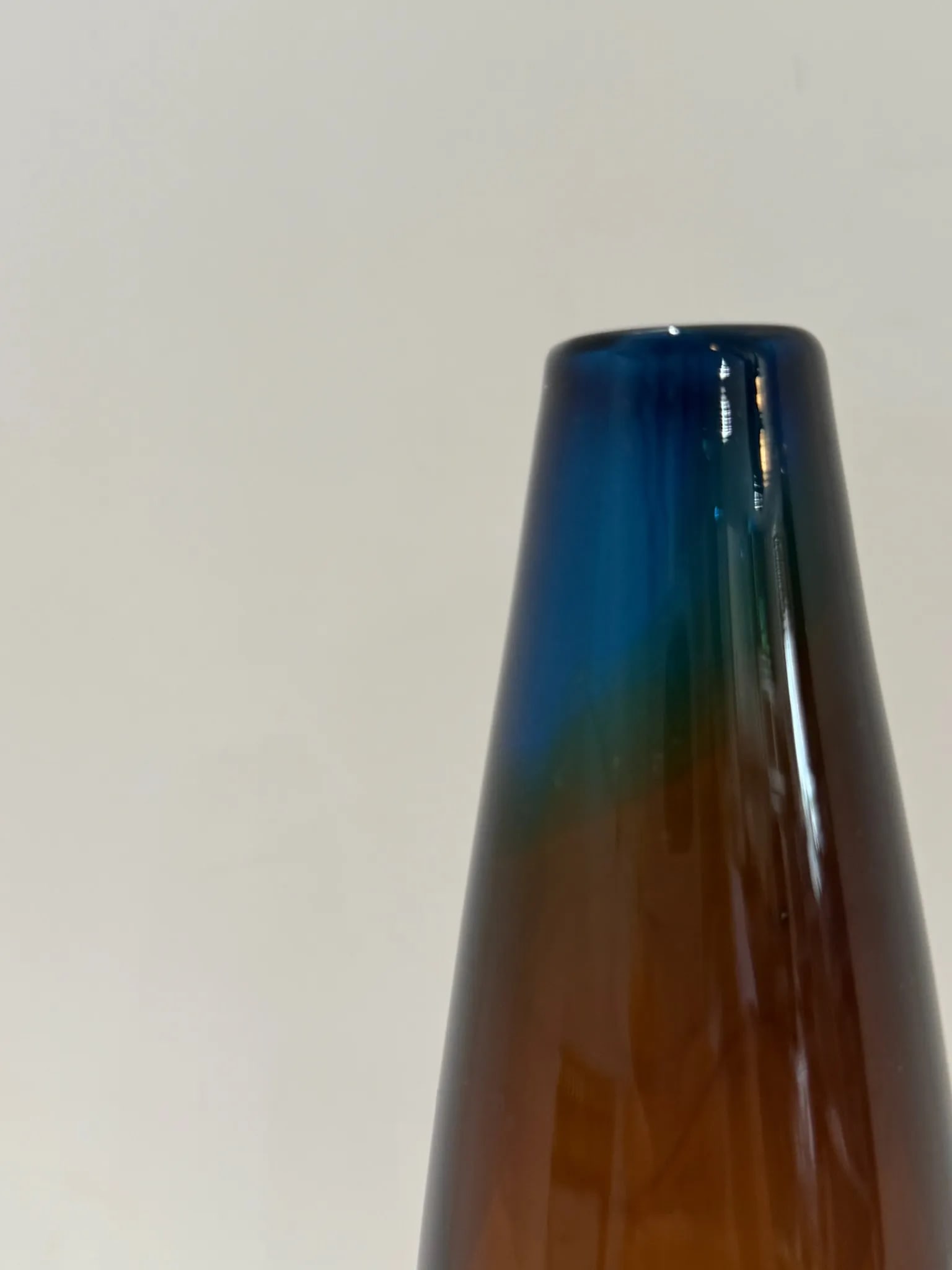 Mid 20th Century Signed Kosta Boda Vicke Lindstrand Art Glass Bud Vase - 2