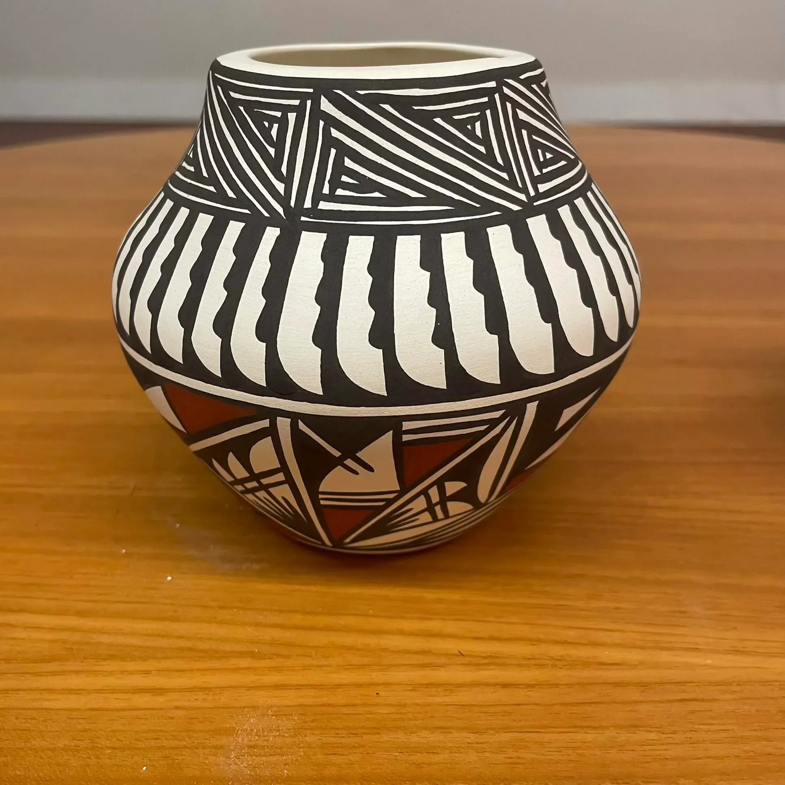 Pair of Acoma Pueblo Hand-Painted Pottery Jars, Signed by Florence & D. Sarracino - 7