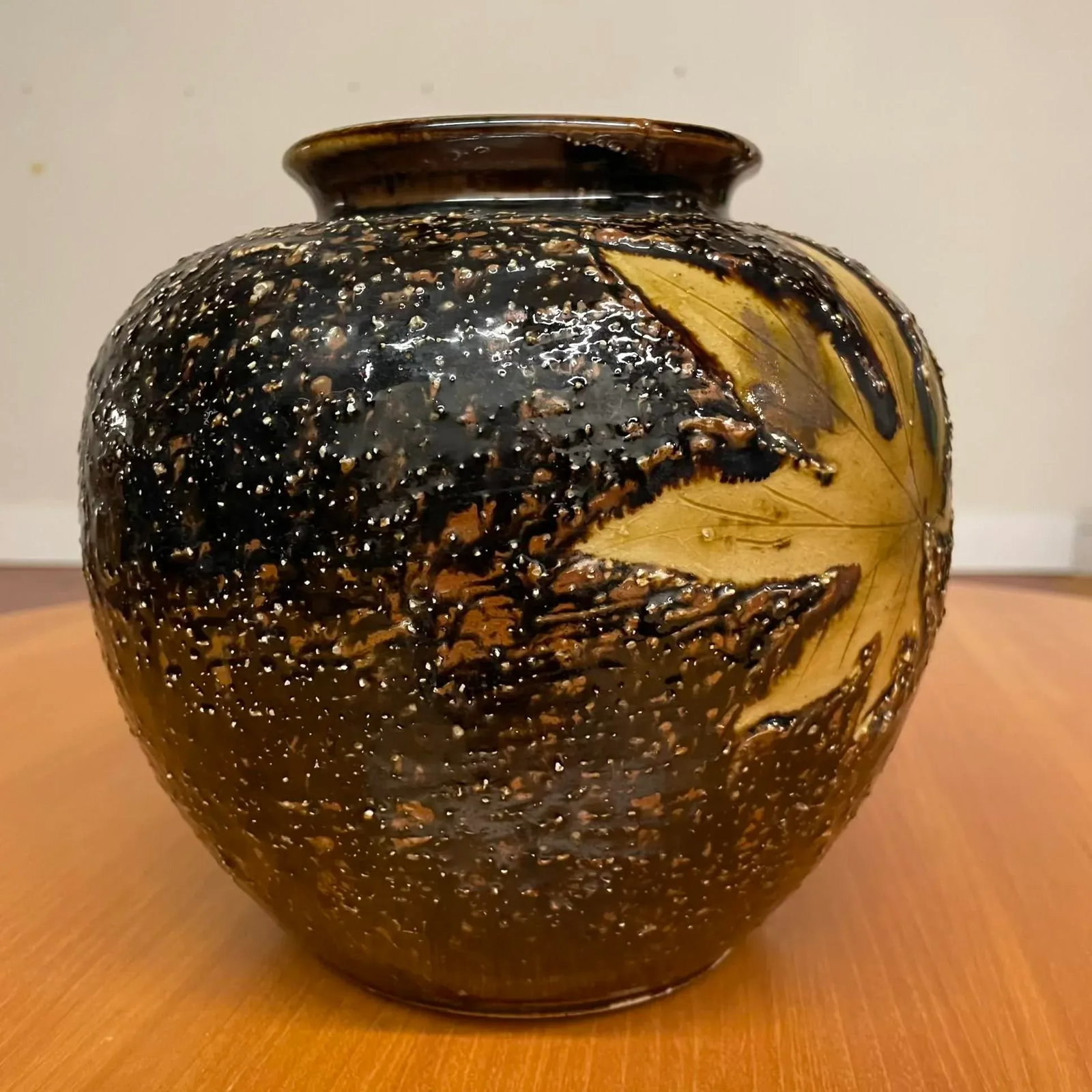 Japanese Textured Ceramic Vase With Maple Leaf Motif - 3