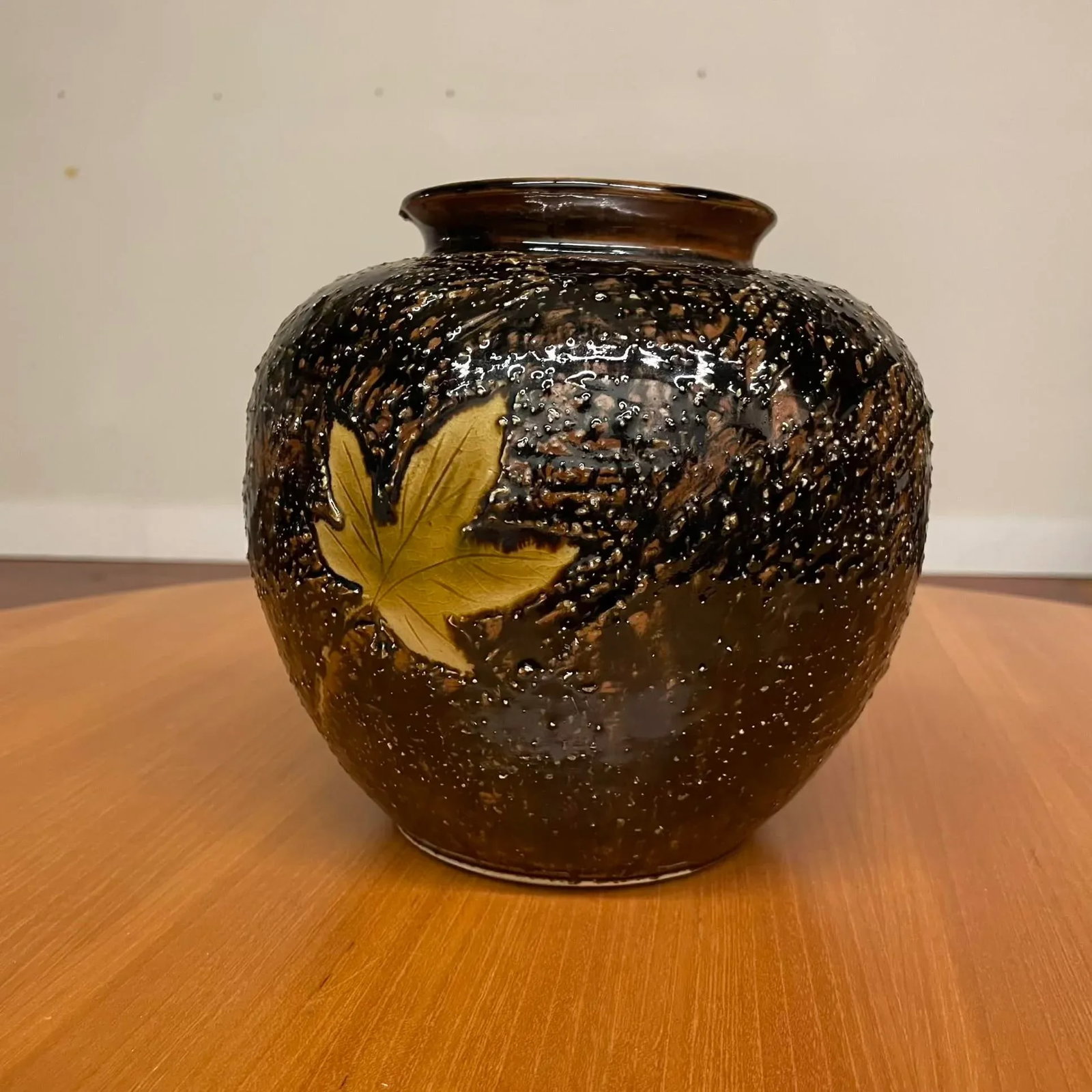 Japanese Textured Ceramic Vase With Maple Leaf Motif - 4