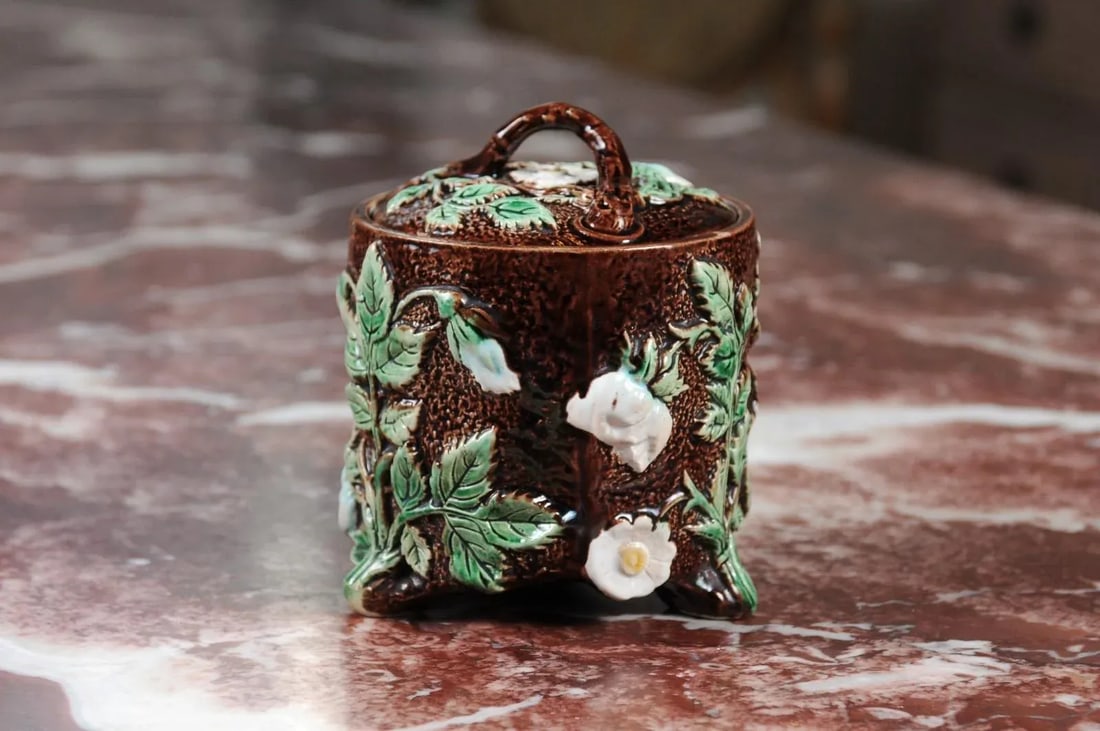 French 19th Century Brown Majolica Lidded Jar with Moulded Floral Décor - 2