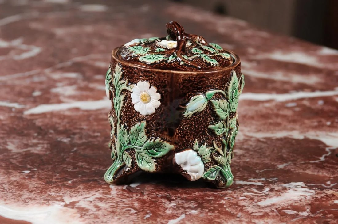 French 19th Century Brown Majolica Lidded Jar with Moulded Floral Décor - 7