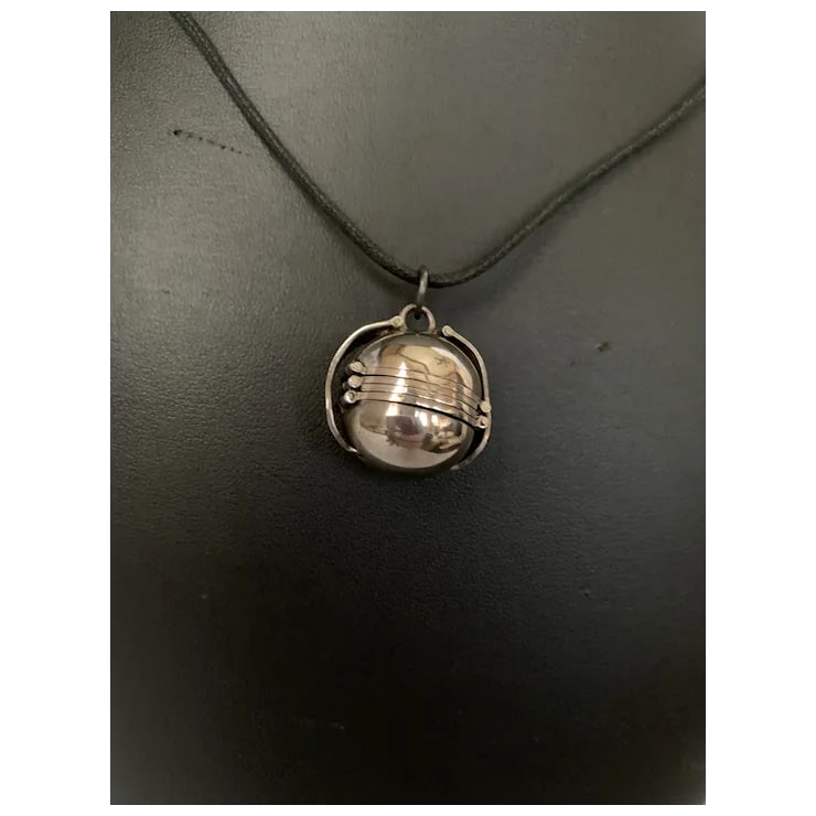 1980s Sterling Sphere Locket - 4