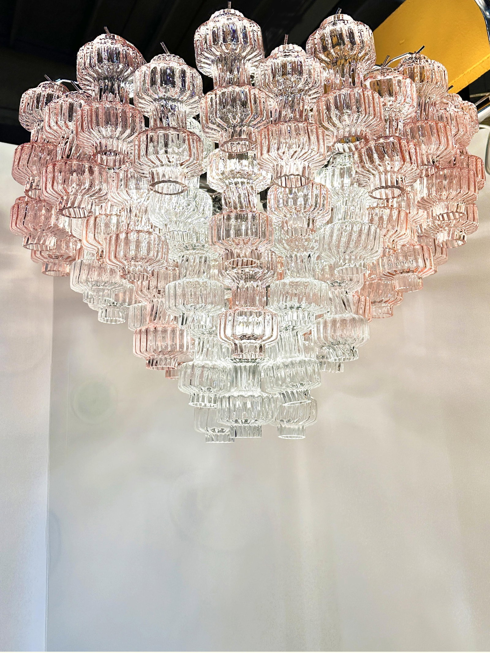 Romantic Venetian Pink "Rigadin Manubri" Murano Glass Chandelier in Venini Style - 8