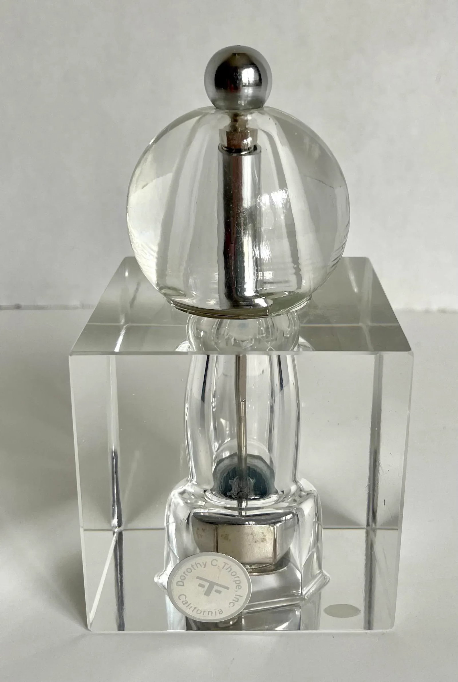 1950's Dorothy C. Thorpe Crystal Lucite Salt/Pepper Grinder - 2