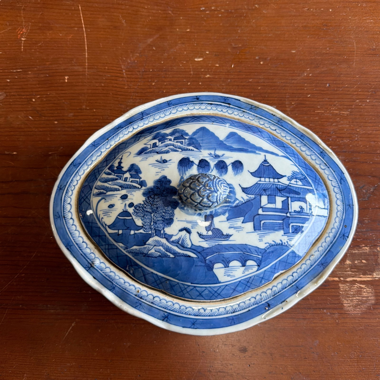 Antique Chinese Export Canton Porcelain Covered Vegetable Tureen, Circa 1830's - 2