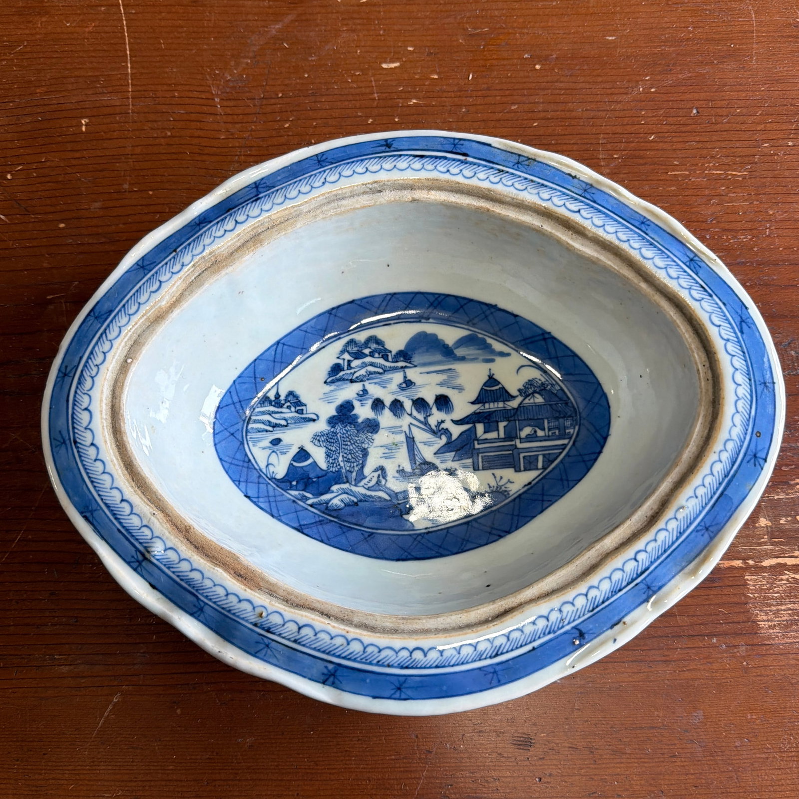 Antique Chinese Export Canton Porcelain Covered Vegetable Tureen, Circa 1830's - 3