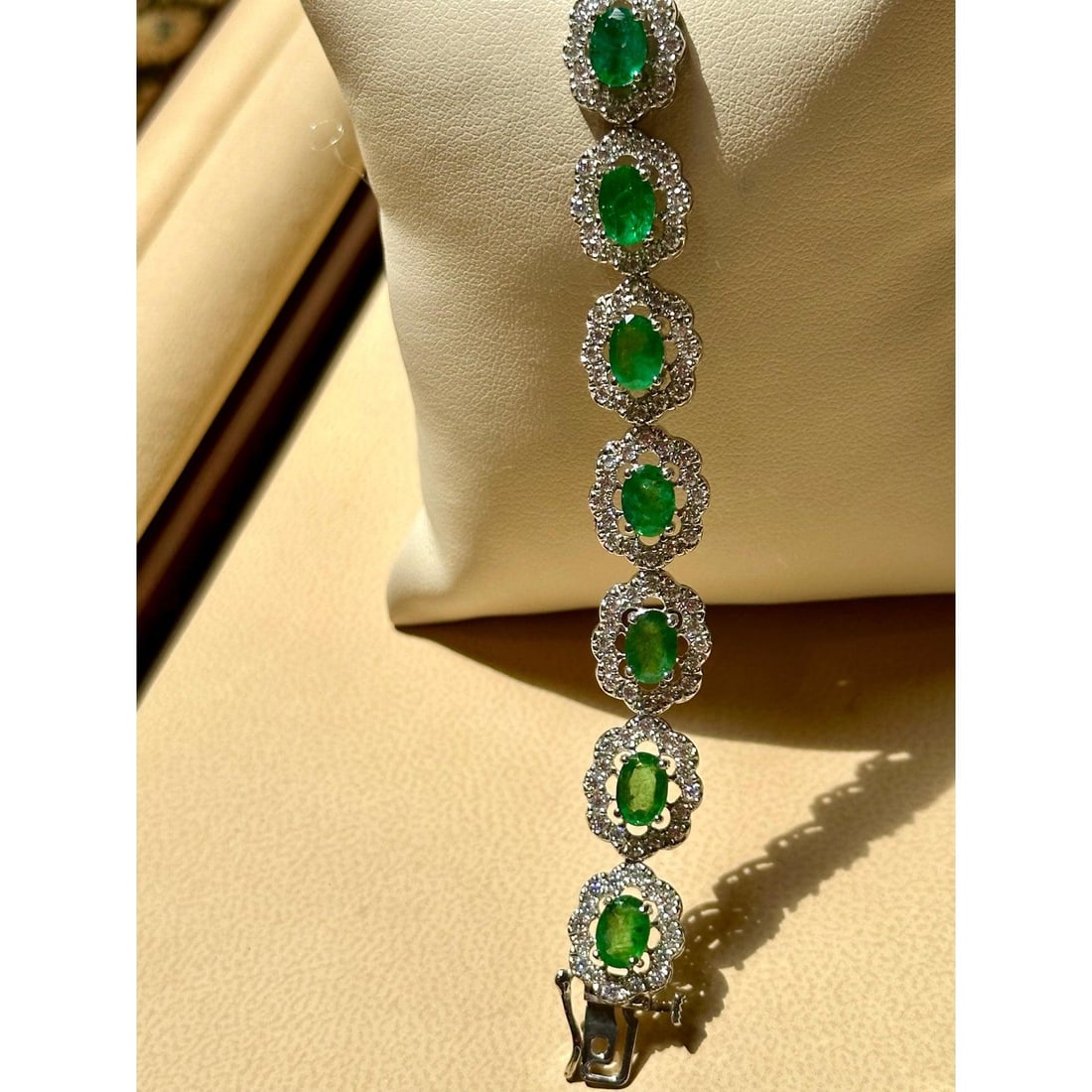 10 Carat Natural Brazilian Emerald & Diamond Tennis Bracelet 14 Karat Gold - 4