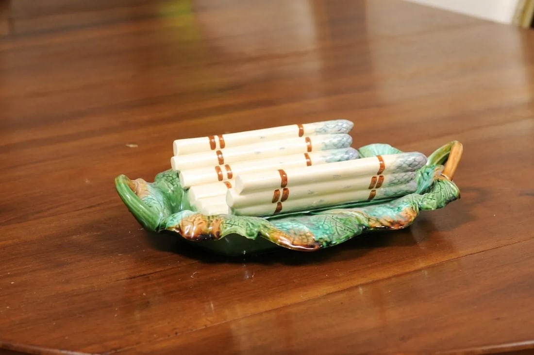French 19th Century Majolica Asparagus Serving Tray with Oval Foliage Plate - 2