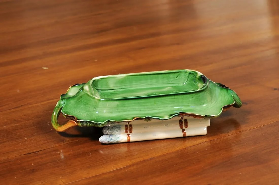 French 19th Century Majolica Asparagus Serving Tray with Oval Foliage Plate - 6