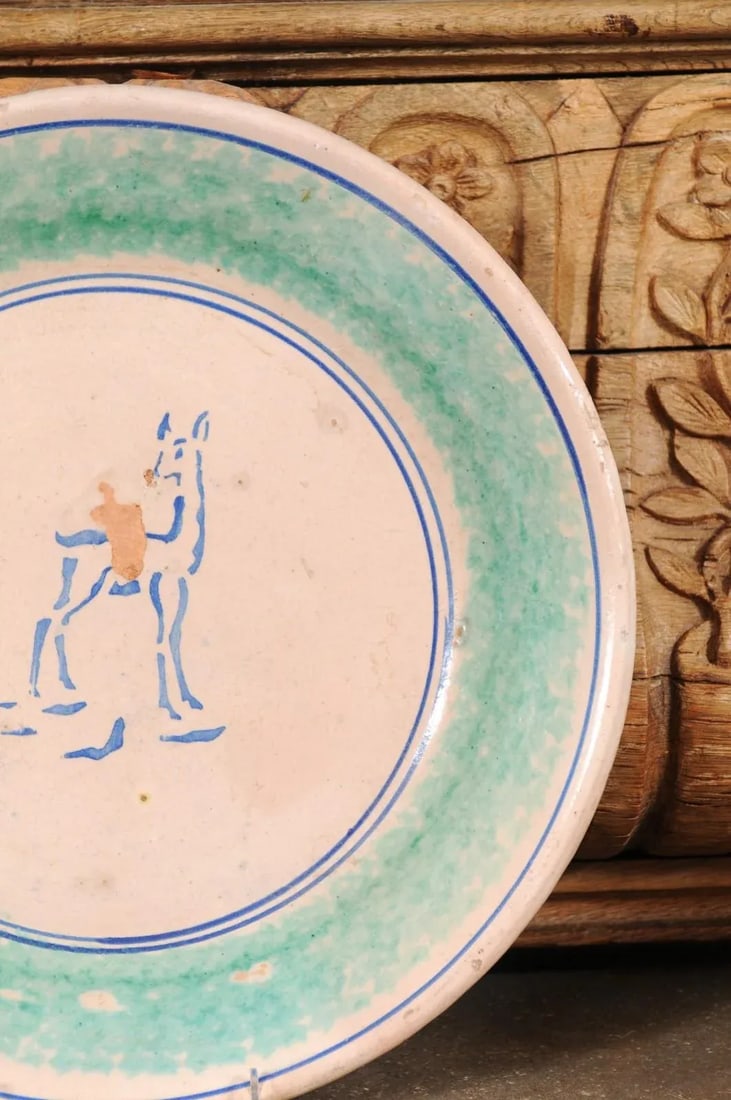 1910s Northern Italian Pottery Platter with Blue Deer Motif and Weathered Patina - 4