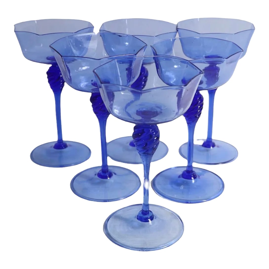 Set of 6 Murano Octagonal Wine Glasses in Blue Glass After Salviati: Chic set of 6 wine glasses, made in Murano, after Salviati. The bowl top is octagonal, supported by a twist and tapering stem All are in perfect condition, clean and ready to use. Condition: