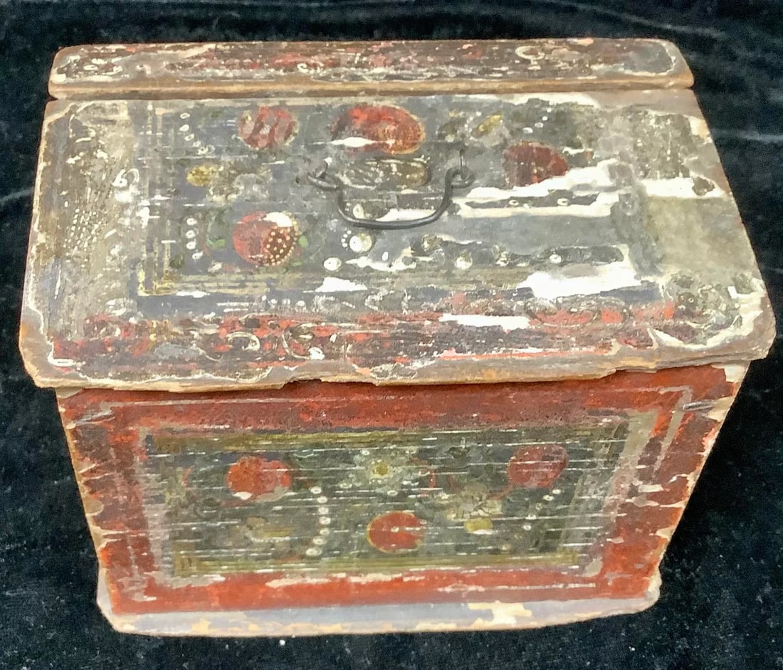 Early 19th Century Wooden Scandinavian Trinket Box With Drawers - 7
