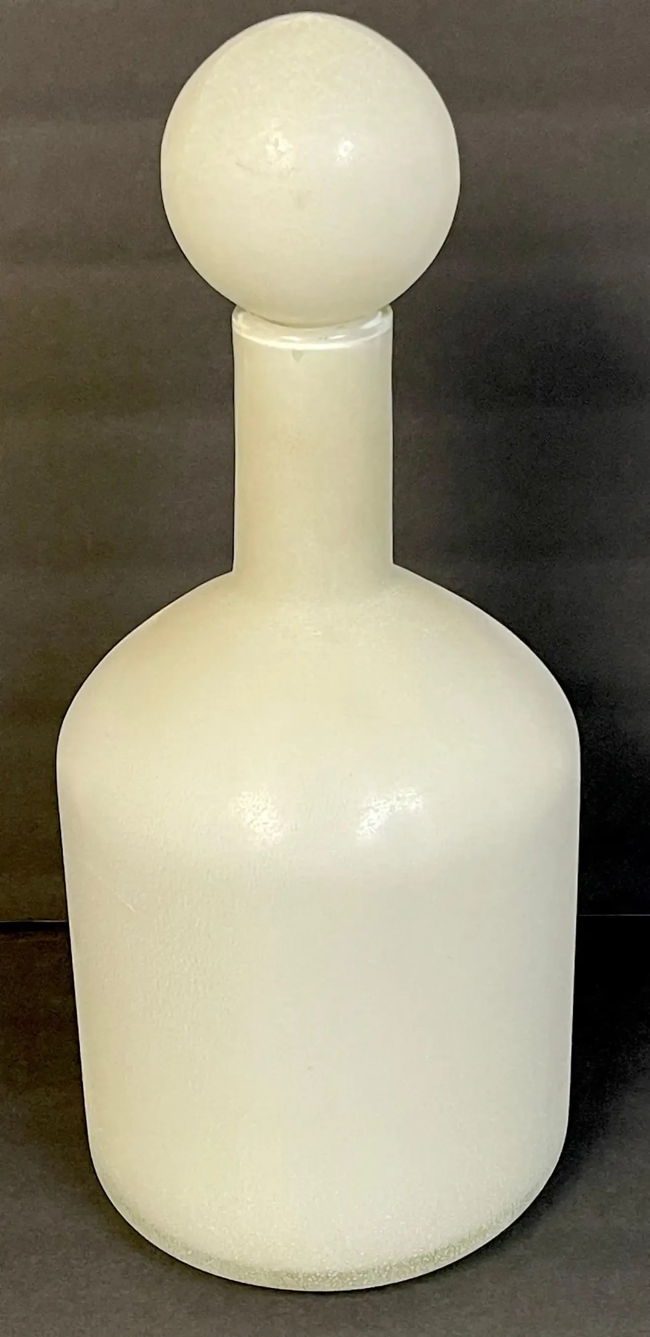 Late 20th Century Cenedese Murano White-Scavo Decanter Bottle With Ball Stopper - 7