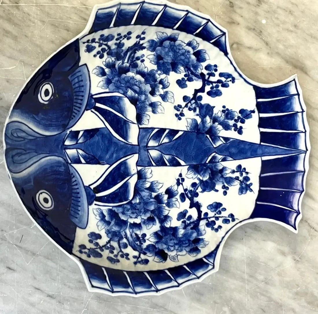 Early 20th Century Meiji Period Signed Fukagawa Blue & White Fish 'Flounder' Plate - 2