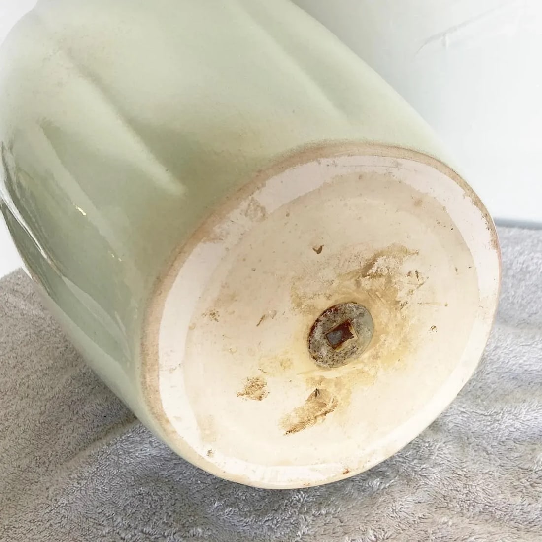 Postmodern Light Green Scalloped Ceramic Vase - 7