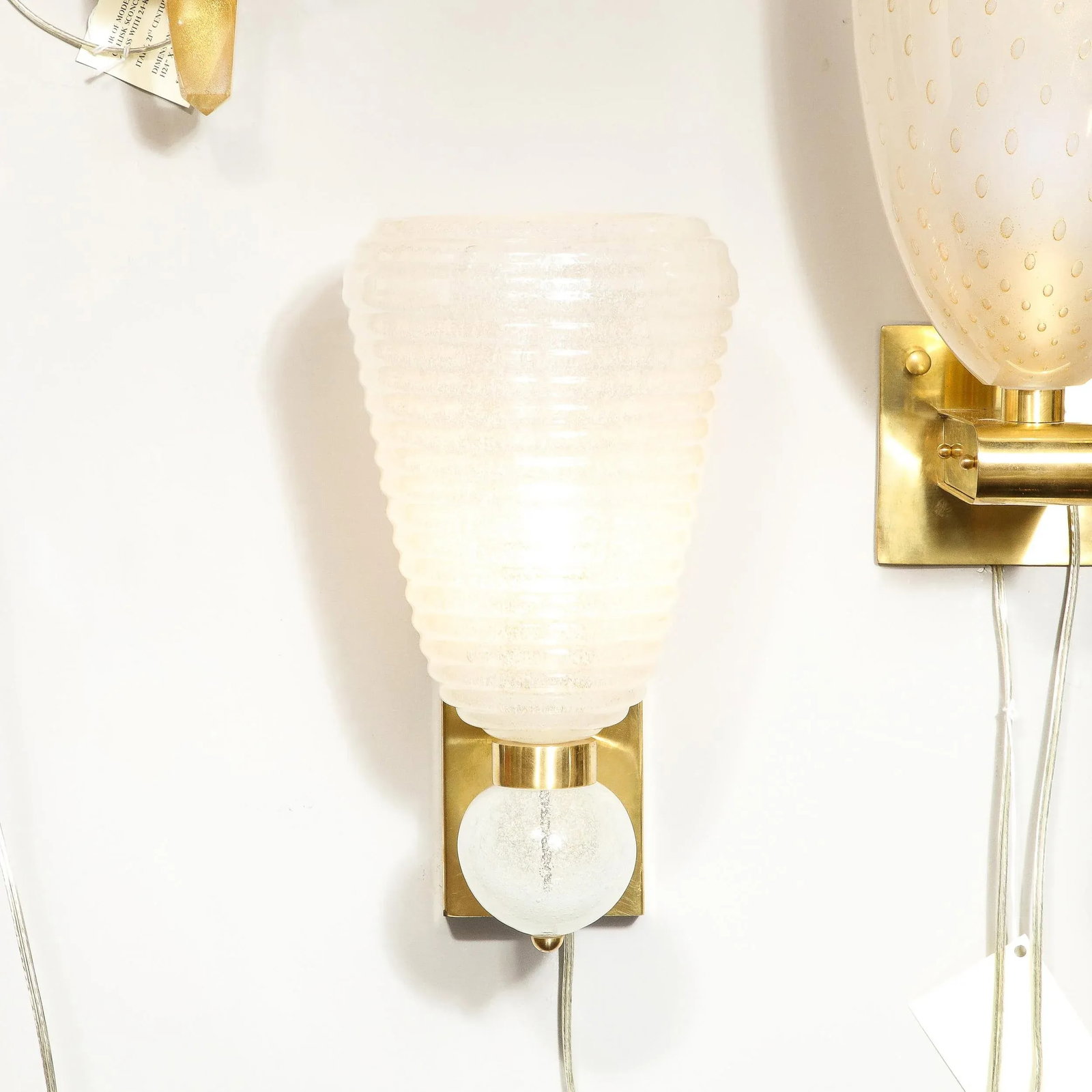 21st Century Modernist Handblown Ribbed Murano Sconces With 24 Karat White Gold Flecks - 4