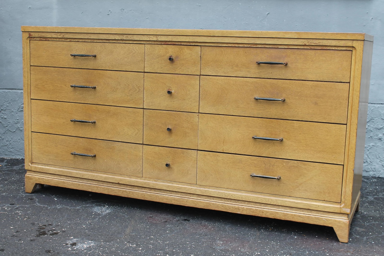 1960's Modern Light Toned Wood 12 Drawer Standard Dresser. Unique Hardware - 2