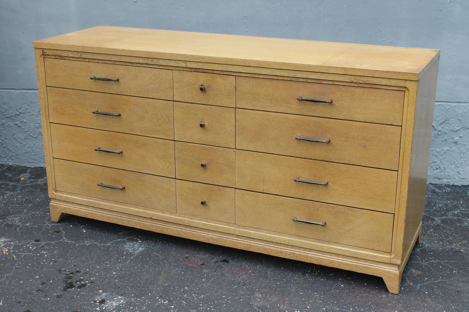 1960's Modern Light Toned Wood 12 Drawer Standard Dresser. Unique Hardware - 3