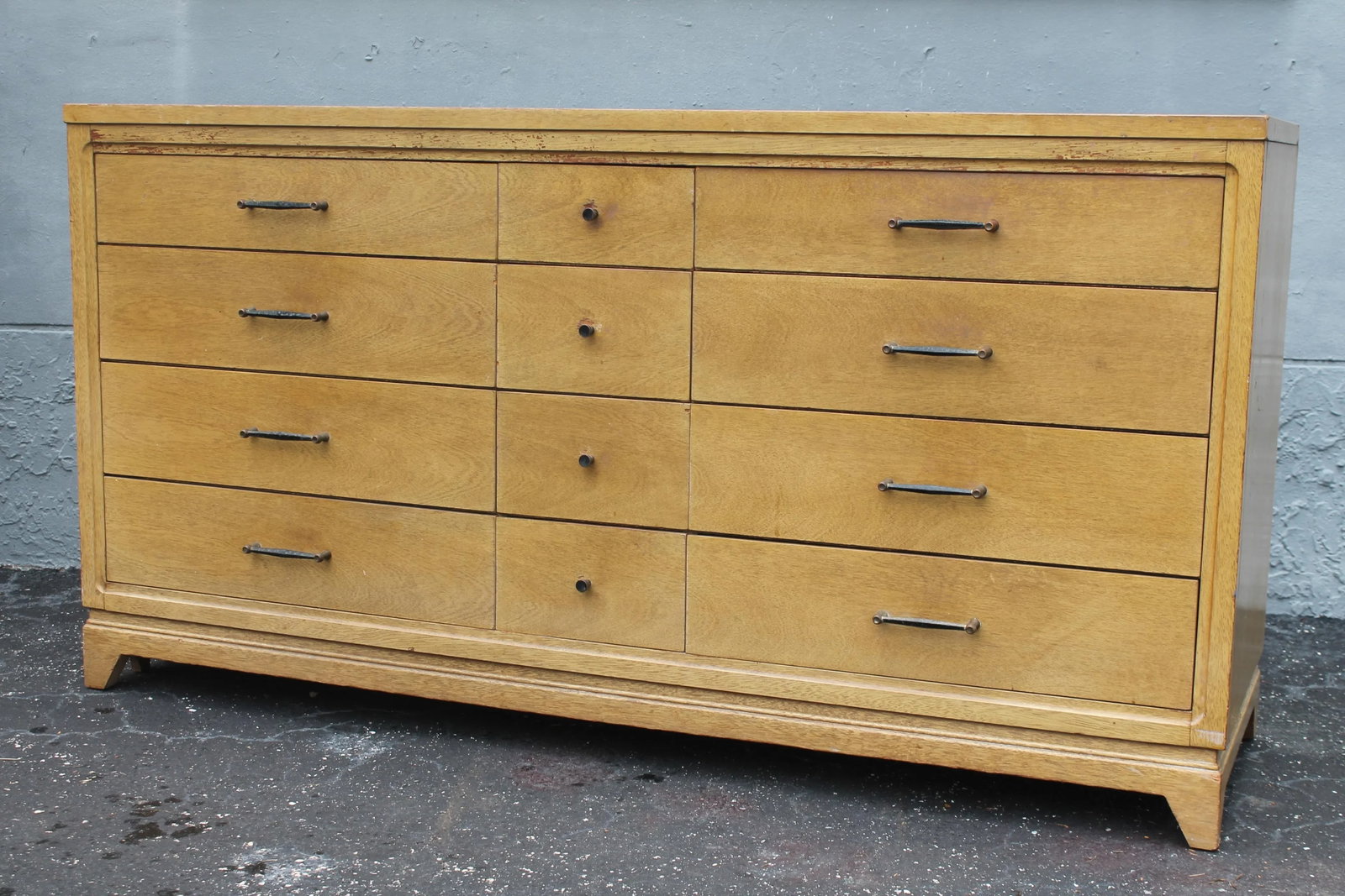 1960's Modern Light Toned Wood 12 Drawer Standard Dresser. Unique Hardware - 4